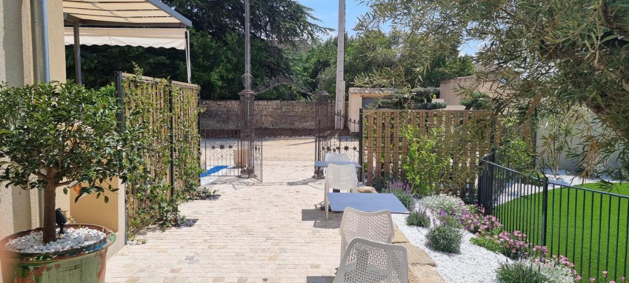 Le Petit Eden Panzió Saint-Quentin-la-Poterie Kültér fotó