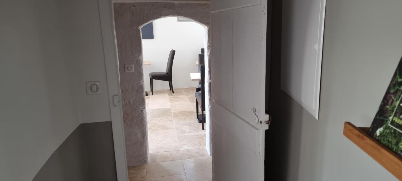 Le Petit Eden Panzió Saint-Quentin-la-Poterie Kültér fotó