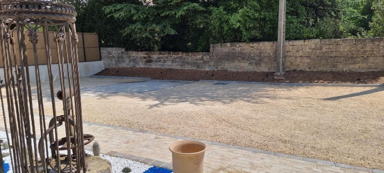 Le Petit Eden Panzió Saint-Quentin-la-Poterie Kültér fotó